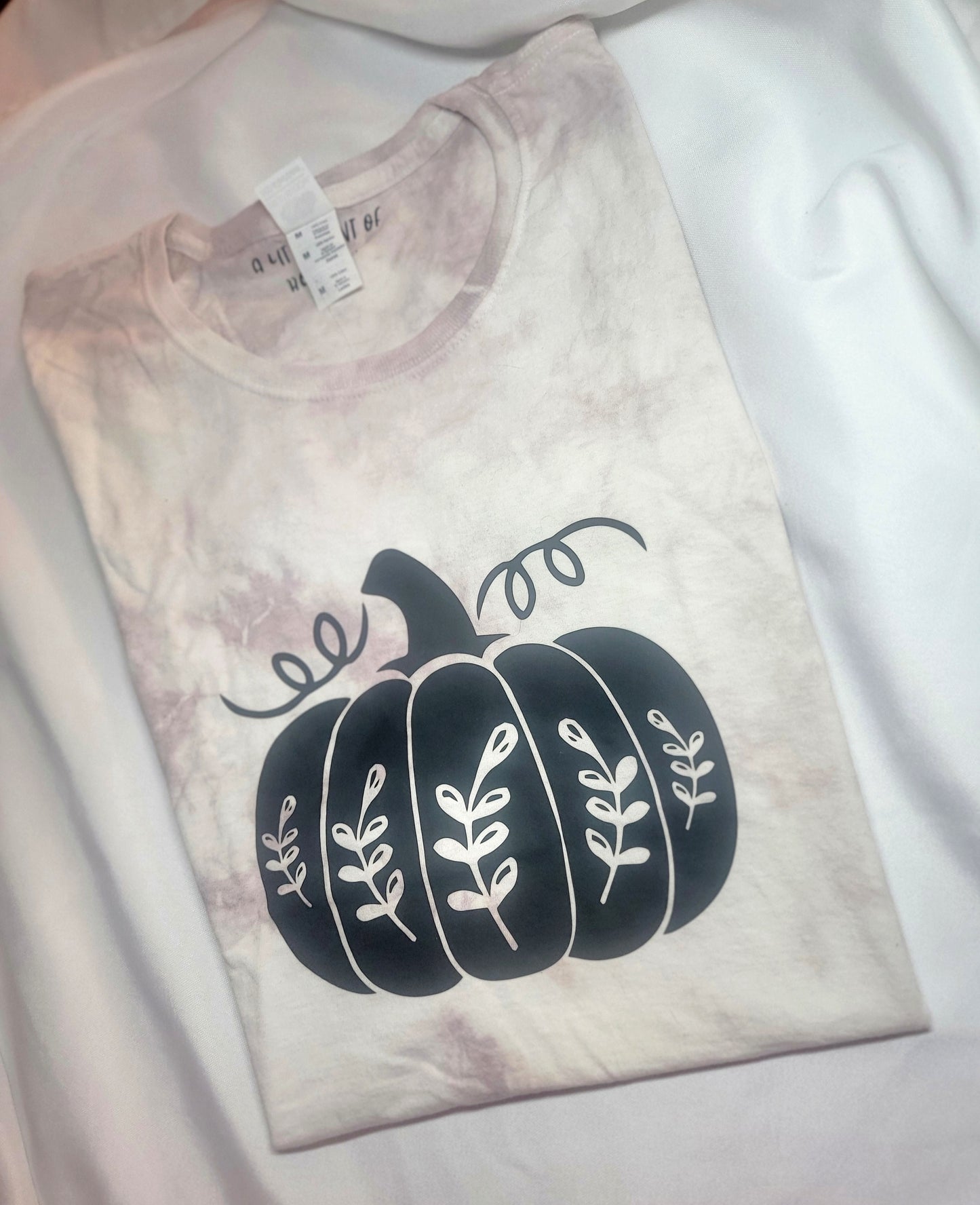 Tan tie dye pumpkin tshirt size medium